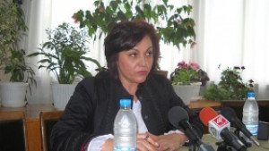 Плевнелиев слага кръст на АМ Струма смята Корнелия Нинова