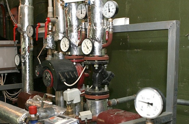 Решават с колко да поскъпнат токът, природният газ и топлото