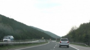 Пътуванията ни зад граница през май помалко с над 1