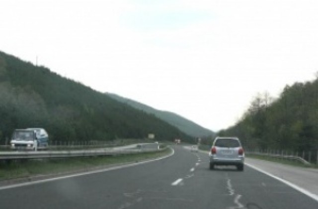 Пътуванията ни зад граница през май по-малко с над 1/3