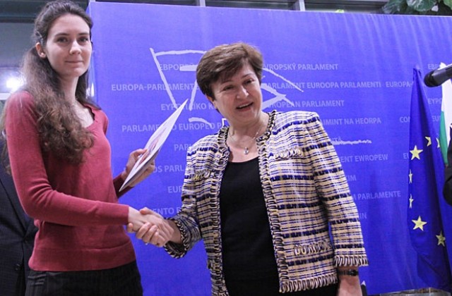 Кристалина Георгиева връчи наградите „Д-р Илко Ескенази за 2010-а
