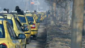 Всяко десето българско такси скъпо или нелегално