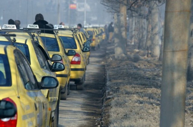 Всяко десето българско такси - скъпо или нелегално