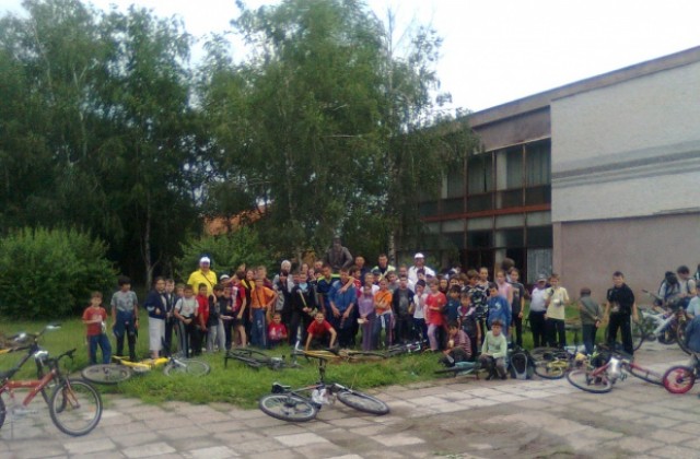 86 деца участваха в колопоход с ОДК-Кюстендил