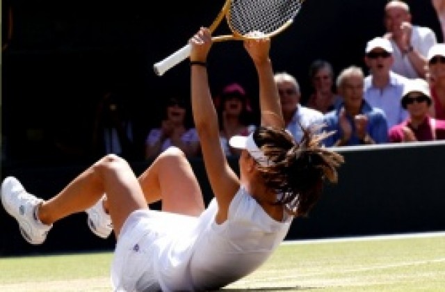 Да сложиш всички и Световното в джобчето си под полата