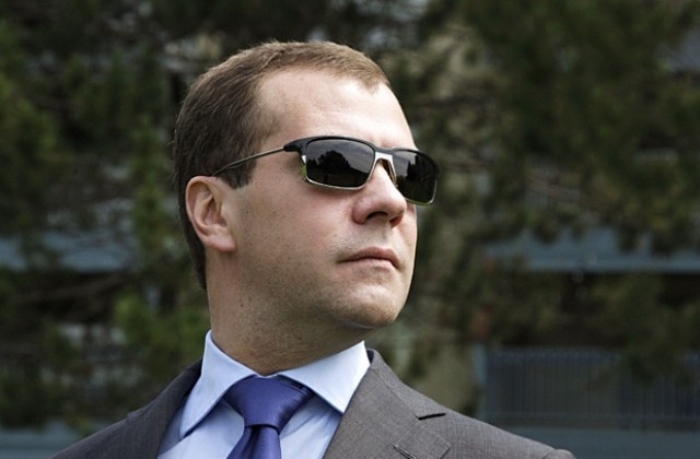 Путин с по-нисък рейтинг от Медведев през юни