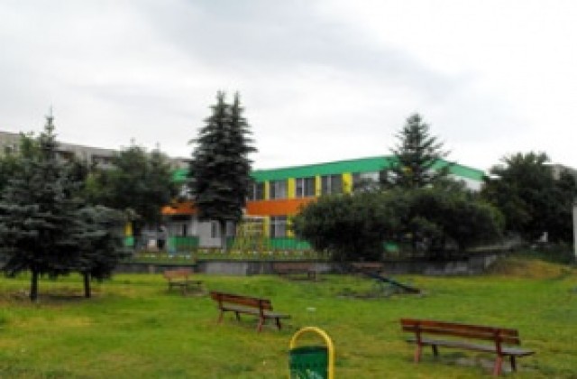 Половината детски градини в Разград затварят от днес