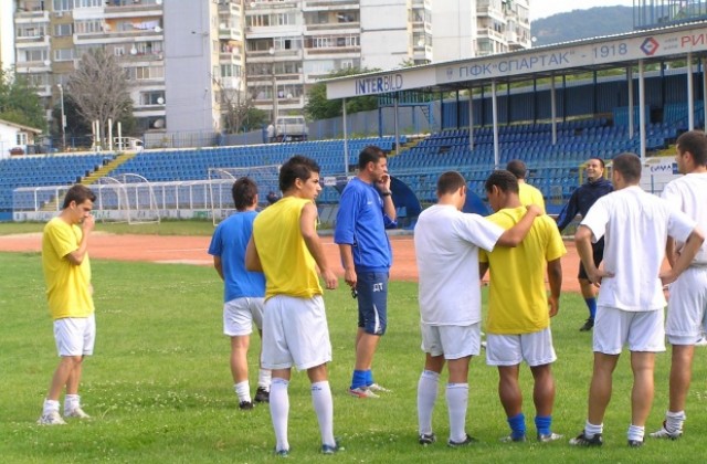 Спартак стартира подготовка с 28 футболисти