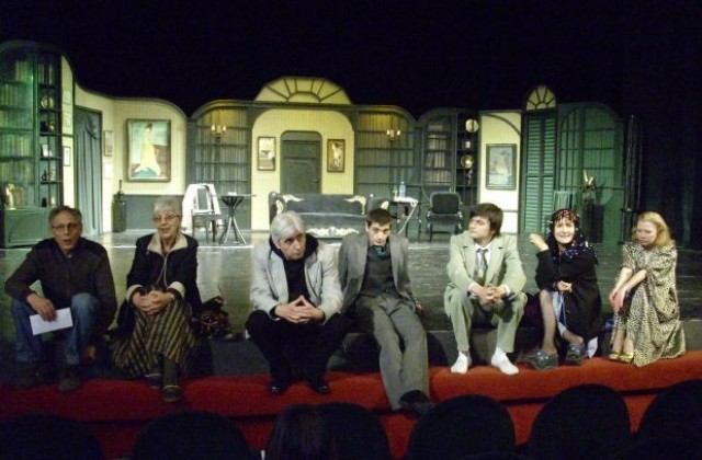 Театърът във ваканция, през септември с две премиери