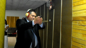 Дама сред призьорите в полицейския турнир по стрелба в Разград
