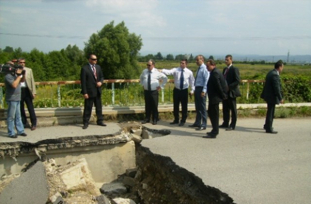 Цветанов подписва над 3 млн. лева за мост и път в Кюстендил