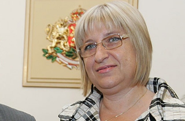 Цачева преговаря да отпаднaт трудовите ограничения за българи в ЕС