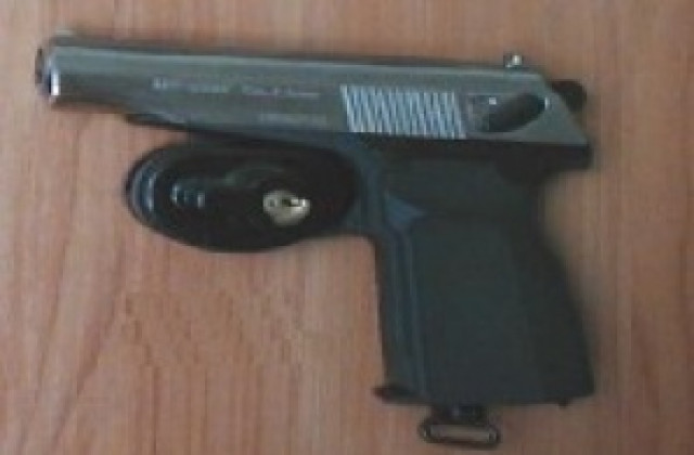 Незаконен пистолет открит в 15-годишен