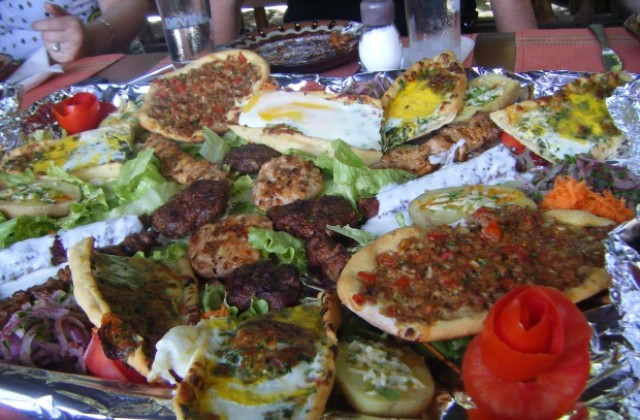 Турски готвач омайва с шест вида национални кухни