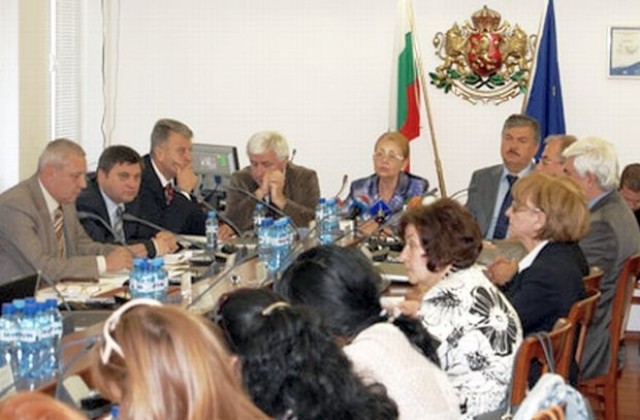 Повишиха рангове и заплати на магистрати