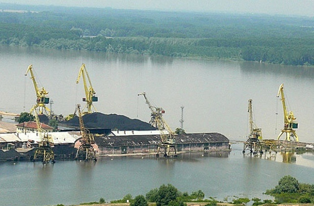 Властите чакат Дунав да падне, тя мина 8-те метра