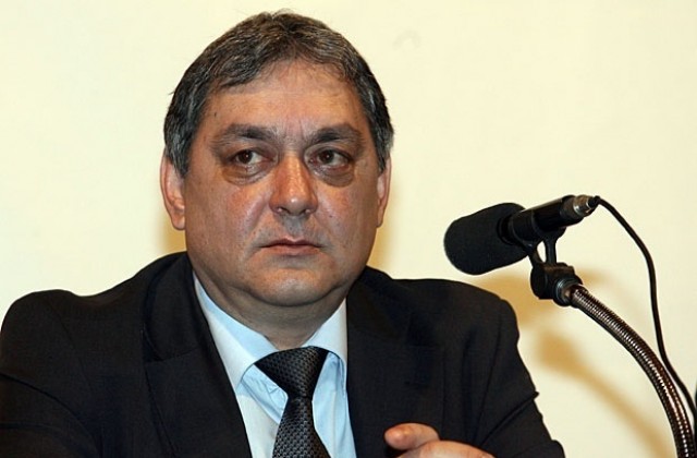 Д-р Цветан Райчинов: Все повече лекари напускат България