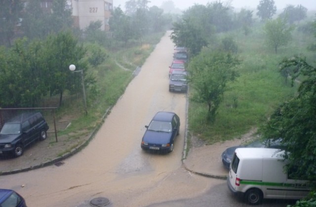 Плевен се бори с последиците от бурята
