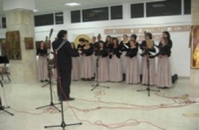Хор Старопланинско ехо участва в песенен празник