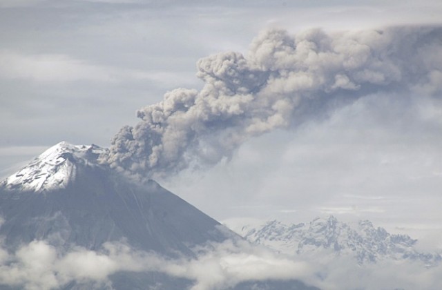 Изригна вулканът Шивелуч на полуостров Камчатка
