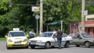 Двама пътници пострадаха при катастрофа