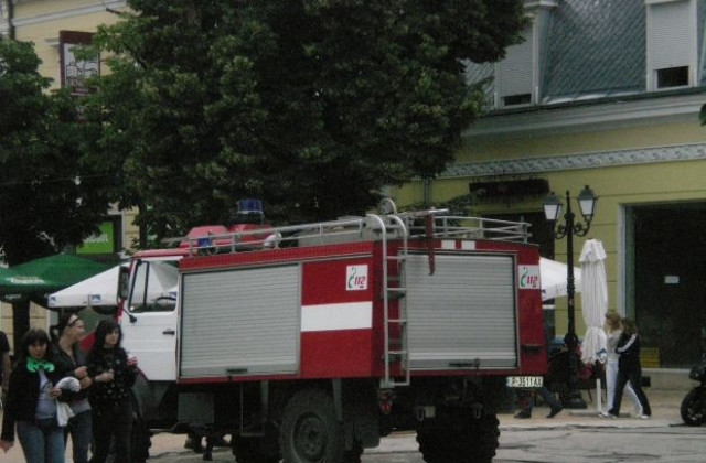 Горя гараж във Ветово, вероятно е умишлен палеж