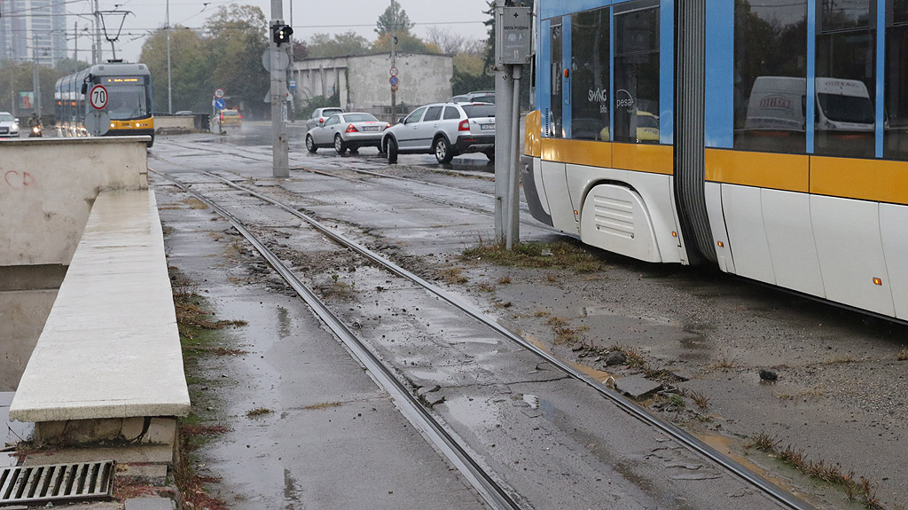 От спирка до спирка има разлика, дори и когато са една след друга на трамвайното трасе на бул. България