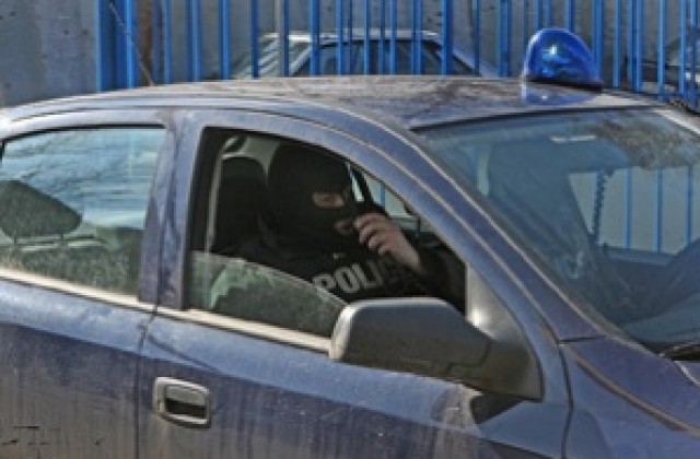 Задържаха 18 наркодилъри