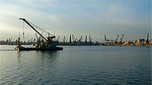 Силен вятър затвори пристанището