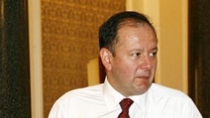 Миков Кабинетът се справя добре с топенето на тлъстините
