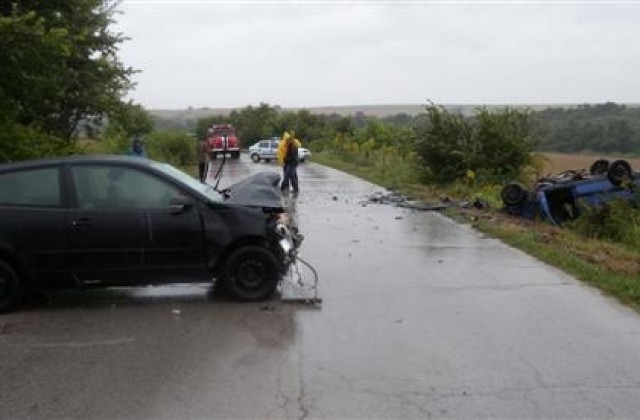 Четирима пострадаха при катастрофа в Новопазарско