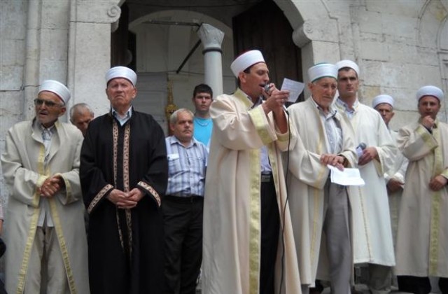 Мюсюлманите в Шуменско поискаха оставката на Божидар Димитров
