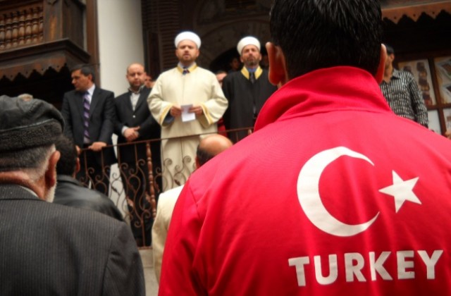 Мюсюлмани искат оставката на Божидар Димитров