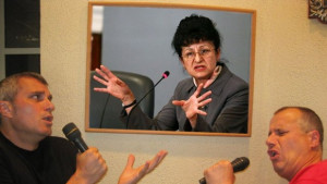 Радиоводещи вувузелстват веселинмариновски химни за управниците