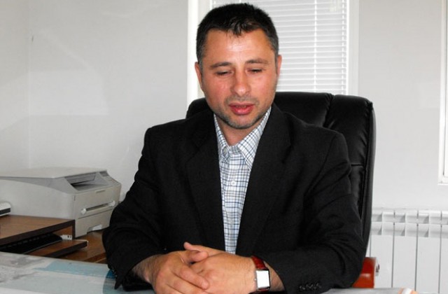 Недим Генджев превзема мюфтийствата с нотариус