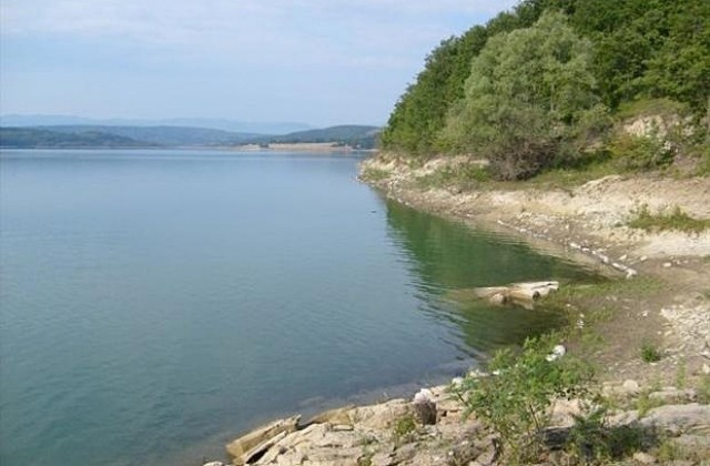 Нивото на водата в язовир Тича се понижава