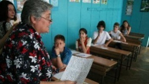 Намаляват учениците в областта