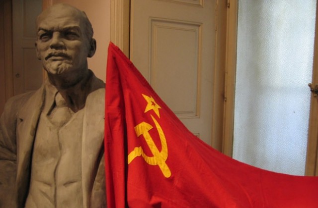 Вицовете ли катурнаха комунизма?