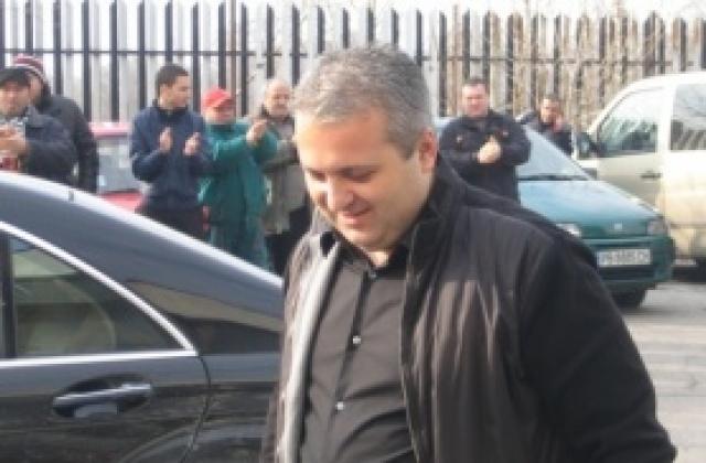 ВИДЕО: Локо Пд опитва да измъкне нападател под носа на АЕК