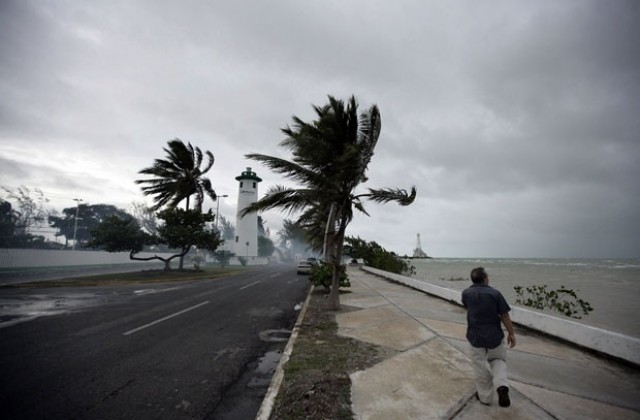 Спасиха две момиченца в Мексико, прекарали четири дни на дърво