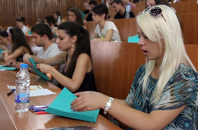 Единен изпит по български език в УНСС