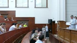 Икономическата криза и Мечтите на българина са темите по които