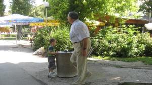 В България ще работят само пенсионерите Младите ще избягат в
