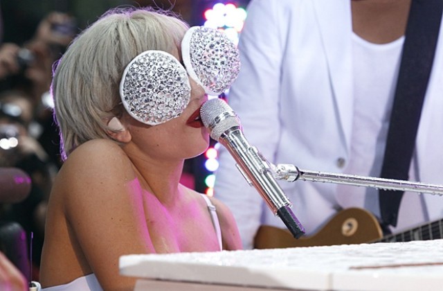 Лейди Гага пуска свой парфюм