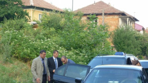 Министър Цветанов стресна циганите в Опанец кражбите затихнаха