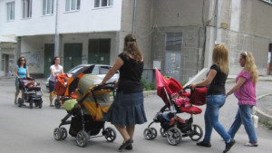 Приключи благотворителната акция Подари детска количка