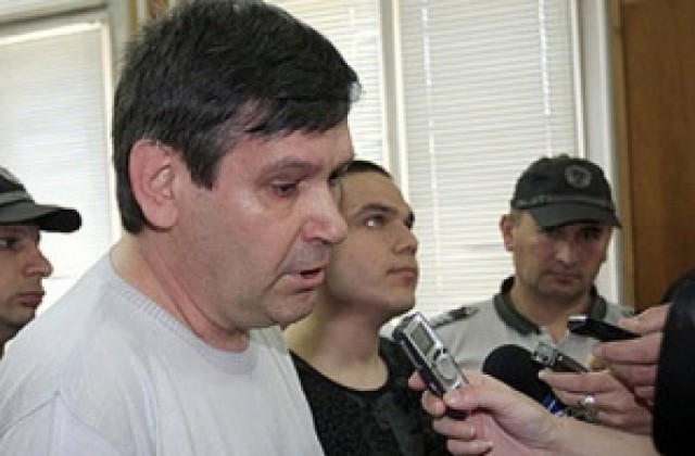 Веселин Данов остава в затвора