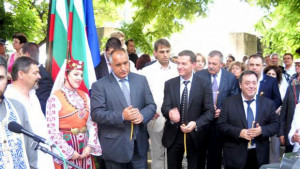 Премиерът направи първа копка по проекта за центъра на Шумен