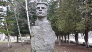 Венци и цветя за Левски в Разград