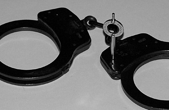 Арестуваха мъже от село Мечка за извършване на грабежи